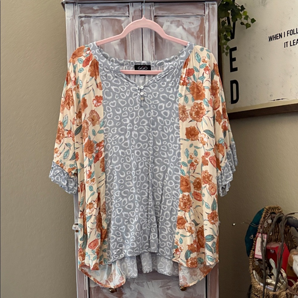 GGO Floral-Sleeve Gray Leopard-Print Layered Tunic